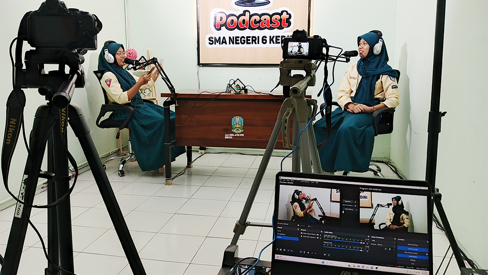 Gambar 🎙️✨ Podcast Sekolah: Suara, Ide, dan Cerita dari Smana